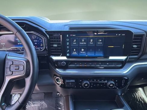 Used 2024 Chevrolet Silverado 1500 High Country w/ High Country Premium Package image 10