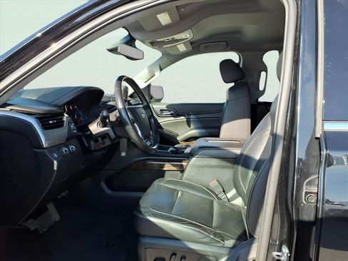 Used 2020 Chevrolet Suburban LT AWD/4WD image 12