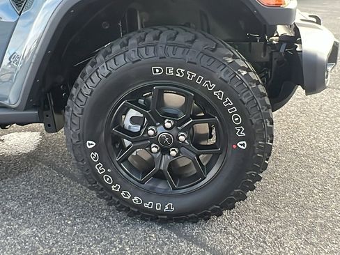 New 2025 Jeep Gladiator Willys image 10