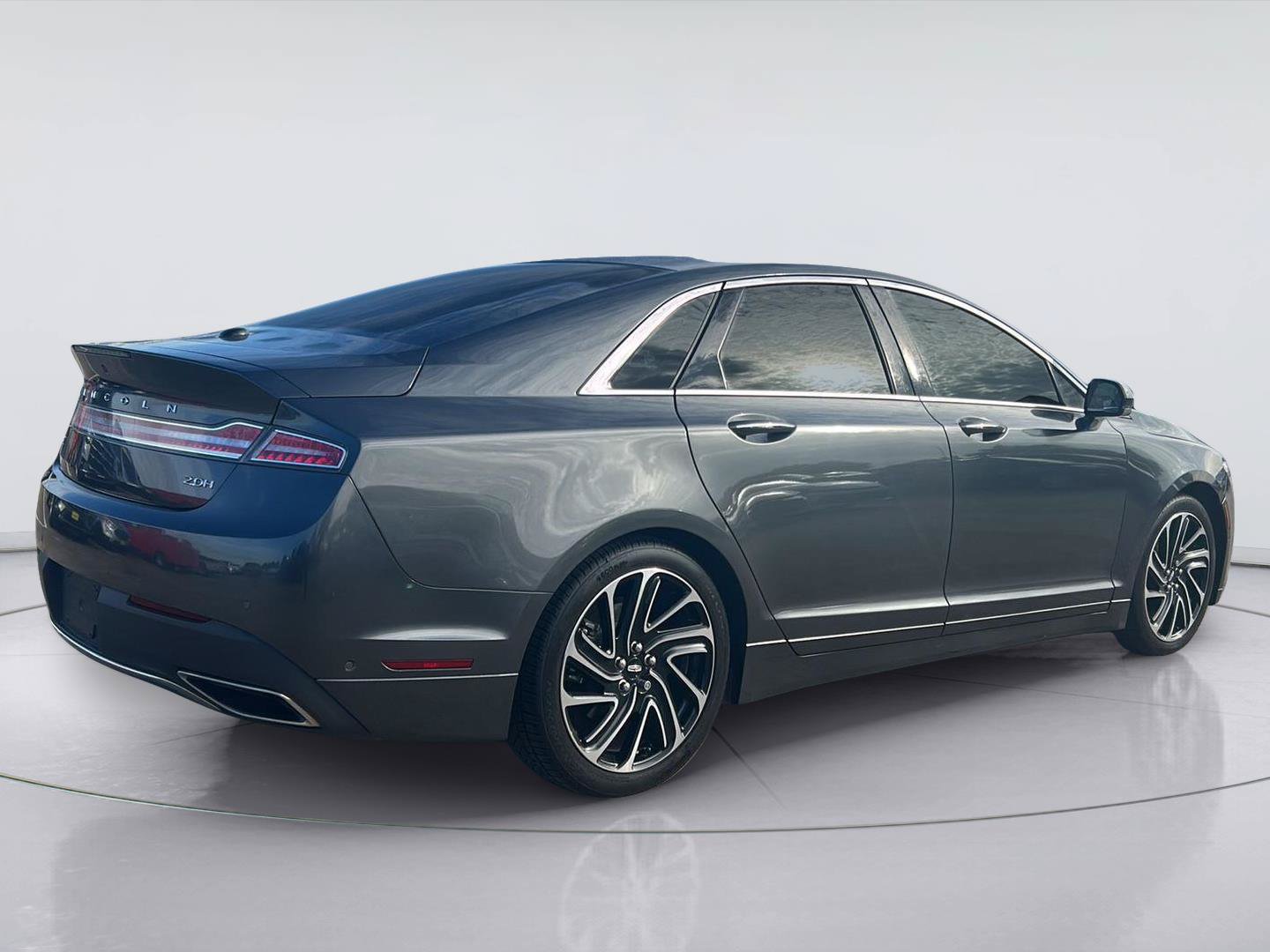 Used 2020 Lincoln MKZ Reserve w/ Luxury Package FWD image 4