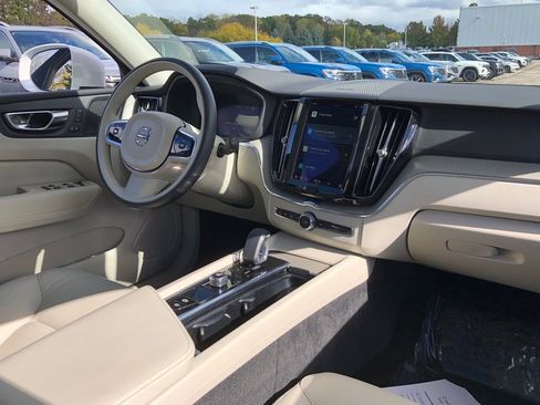 Used 2023 Volvo XC60 T8 Plus image 18