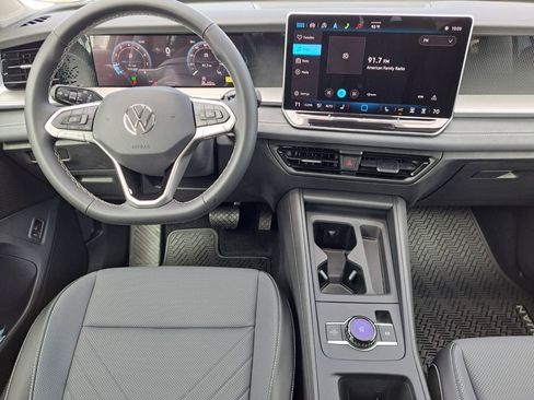 New 2025 Volkswagen Tiguan SE image 21