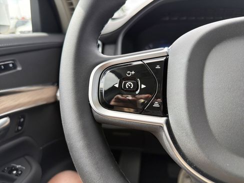 Used 2025 Volvo XC90 B6 Plus AWD/4WD image 28