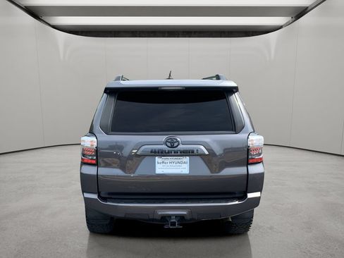 Used 2022 Toyota 4Runner SR5 Premium w/ Moonroof Package AWD/4WD image 4