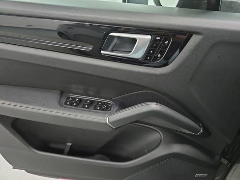 Certified 2021 Porsche Cayenne Coupe AWD/4WD image 23