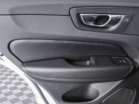 Used 2025 Volvo XC60 B5 Plus image 24