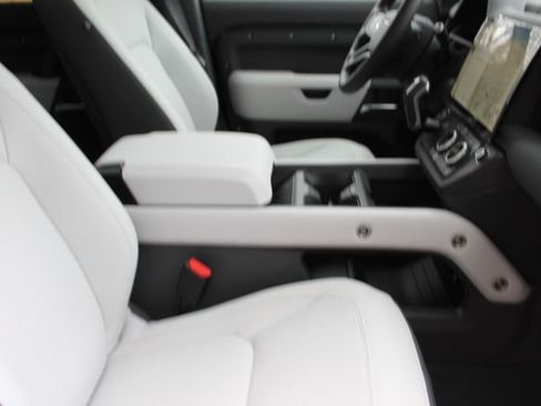 New 2026 Land Rover Defender 110 X-Dynamic SE image 3