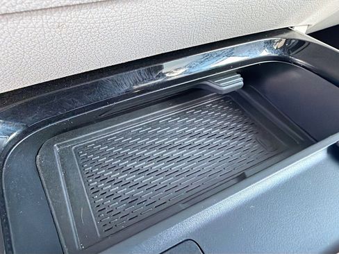 Used 2025 Mercedes-Benz GLB 250 image 27