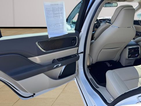 Used 2019 Lincoln Continental Reserve FWD image 29
