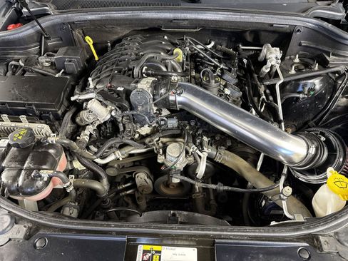 Used 2019 Jeep Grand Cherokee Laredo image 28