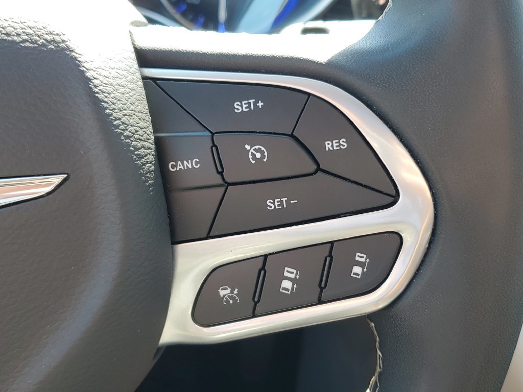 Certified 2023 Chrysler Pacifica Limited FWD image 24