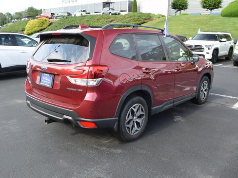 Used 2019 Subaru Forester Premium w/ All-Weather Package AWD/4WD image 4