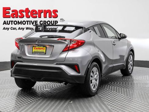 Used 2020 Toyota C-HR LE image 5