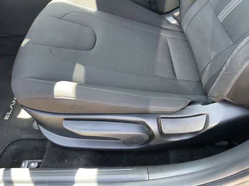 Used 2025 Hyundai Elantra SE FWD image 13
