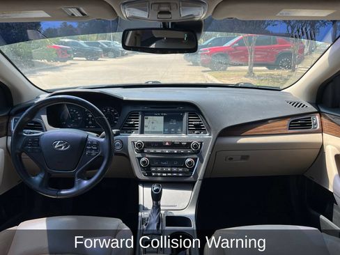 Used 2016 Hyundai Sonata Limited w/ Option Group 02 FWD image 13