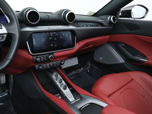 Certified 2023 Ferrari Portofino M image 34