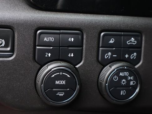 Used 2024 Chevrolet Silverado 1500 LT Trail Boss w/ LT Trail Boss Premium Package AWD/4WD image 13