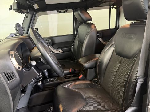 Used 2016 Jeep Wrangler Unlimited Sahara image 14