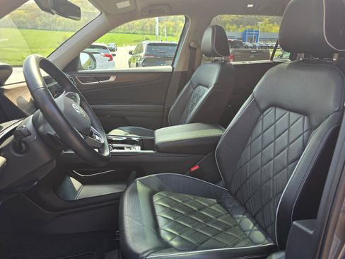 Used 2024 Volkswagen Atlas SEL Premium R-Line image 10