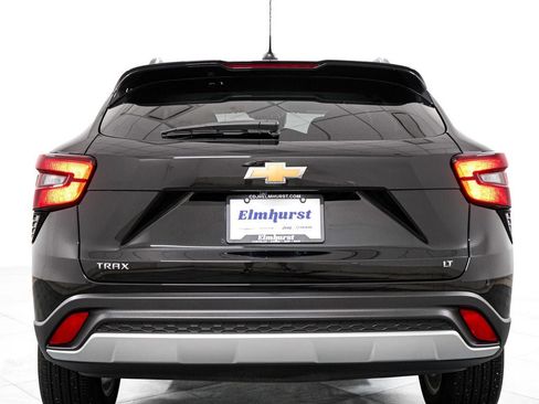 Used 2024 Chevrolet Trax LT w/ Sunroof Package FWD image 6