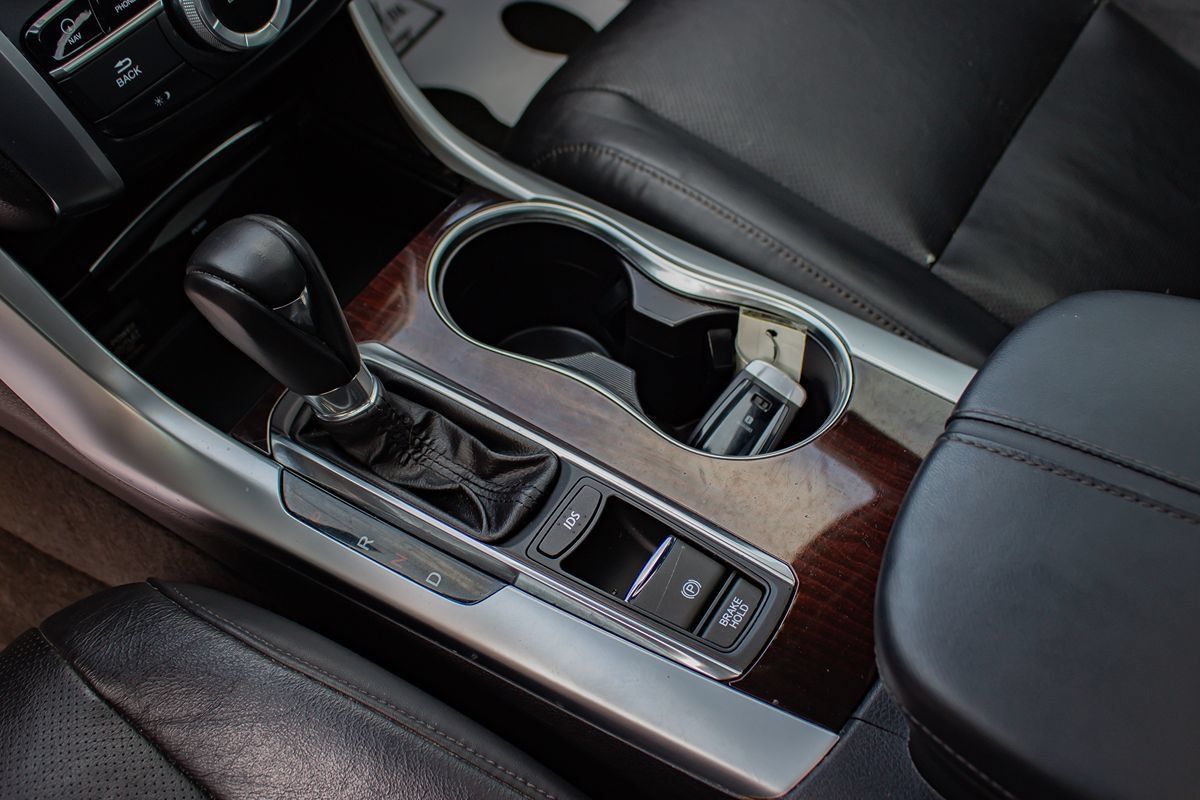 Used 2015 Acura TLX w/ Technology Package FWD image 31