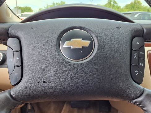 Used 2009 Chevrolet Impala LT w/ Luxury Edition Package FWD image 13