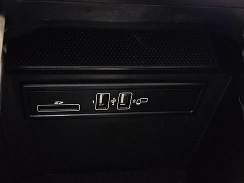 Used 2019 Mercedes-Benz GLC 300 4MATIC w/ Premium Package image 15