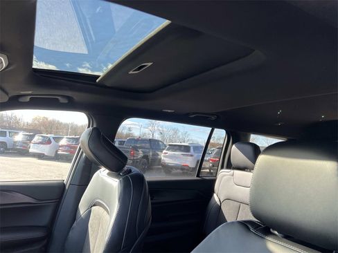 New 2025 Jeep Grand Cherokee L Altitude image 14