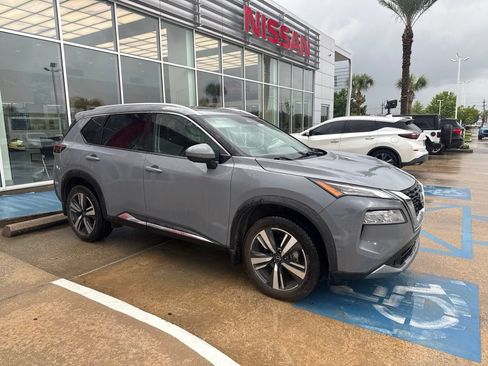 Used 2023 Nissan Rogue SL w/ SL Premium Package FWD image 3