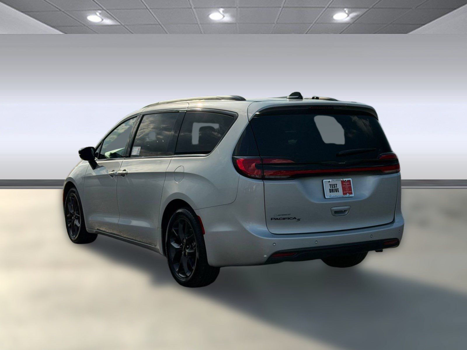 Used 2024 Chrysler Pacifica Touring-L w/ S Appearance Package FWD image 5