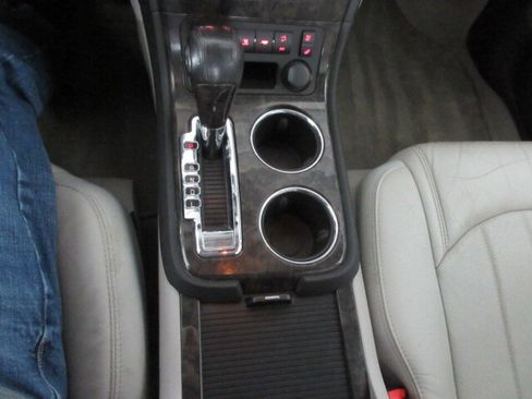 Used 2011 GMC Acadia Denali image 24