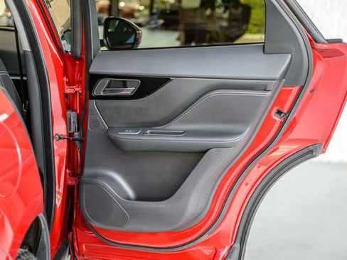 Used 2018 Jaguar F-PACE R-Sport image 54