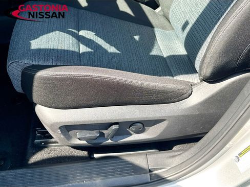 Used 2023 Nissan Rogue SV image 25