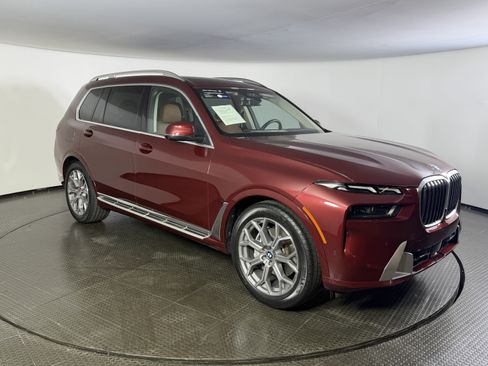 Used 2025 BMW X7 xDrive40i w/ Executive Package AWD/4WD image 3