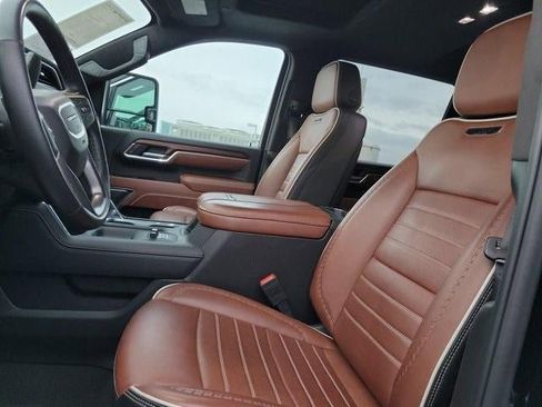 Used 2025 GMC Sierra 2500 Denali Ultimate image 8