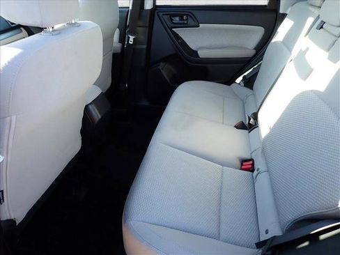 Used 2018 Subaru Forester 2.5i Premium image 9