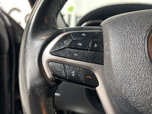 Used 2018 Jeep Grand Cherokee Overland AWD/4WD image 22