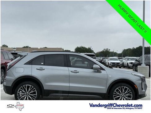 Used 2024 Cadillac XT4 Sport FWD image 3