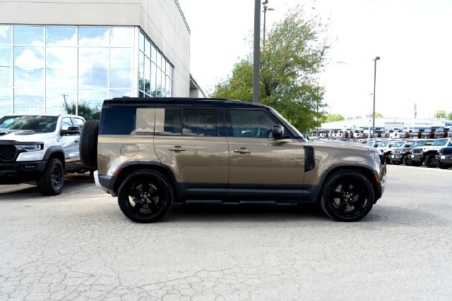 Used 2020 Land Rover Defender 110 First Edition AWD/4WD image 4