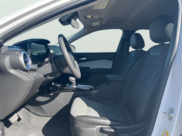 Used 2025 Chevrolet Trax LT FWD image 15