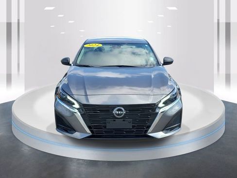 Used 2024 Nissan Altima 2.5 SV FWD image 2