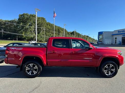 Used 2016 Toyota Tacoma TRD Sport w/ Towing Package AWD/4WD image 7