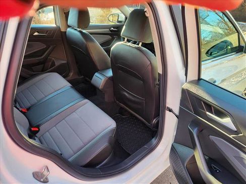 Used 2025 Volkswagen Jetta SE w/ Sunroof Package image 14