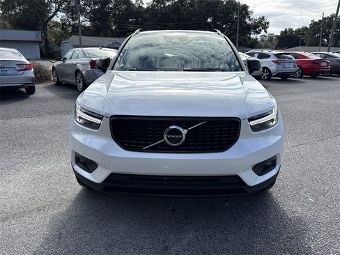 Used 2019 Volvo XC40 T4 R-Design image 8