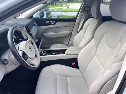 Used 2023 Volvo XC60 B5 Plus w/ Climate Package AWD/4WD image 2