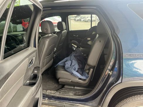 Used 2023 Chevrolet Traverse LT AWD/4WD image 10