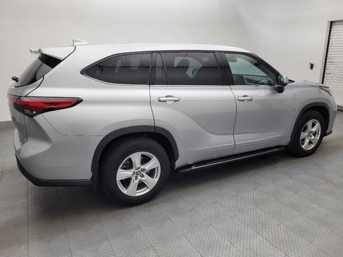 Used 2021 Toyota Highlander LE AWD/4WD image 10