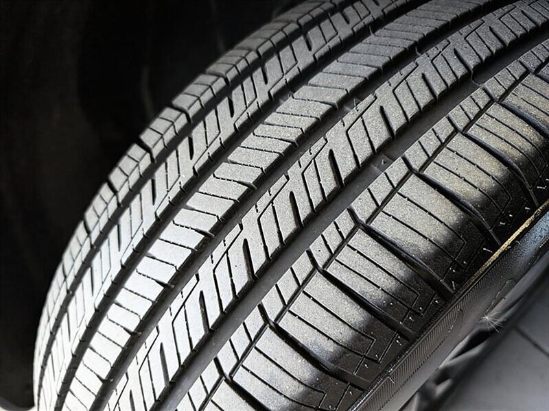 Used 2024 Chrysler Pacifica Limited FWD image 16