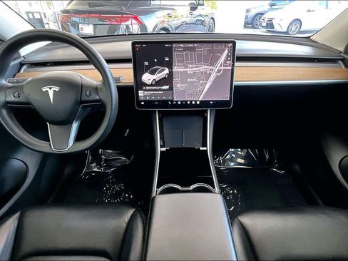 Used 2021 Tesla Model Y Long Range image 7