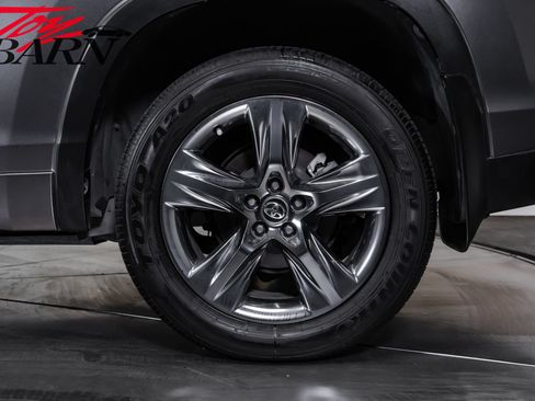 Used 2019 Toyota Highlander Limited Platinum AWD/4WD image 18